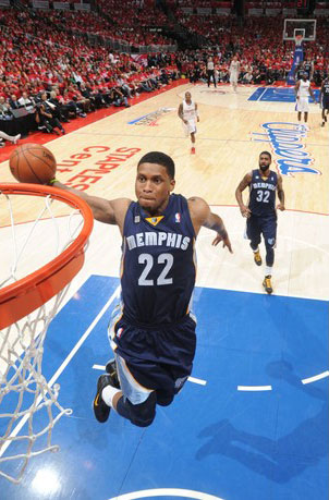 年轻前锋费 年轻前锋费